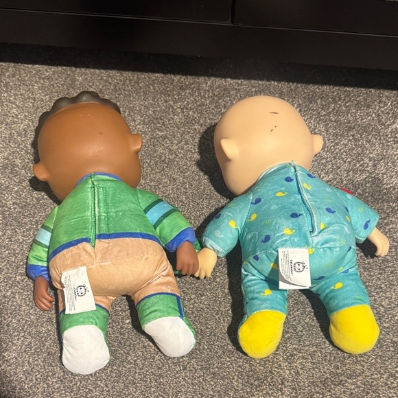 CoComelon JJ and Cody 12” Singing Plush Doll Set - Green and Blue - Picture 4 of 7
